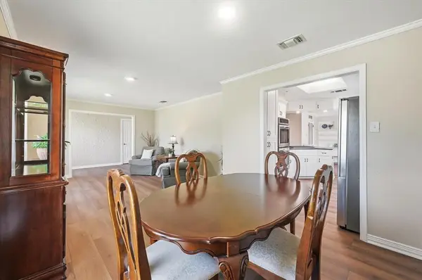 628 Robindale Court, Bedford, TX 76022