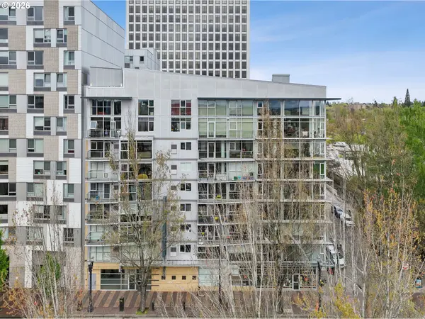 533 NE HOLLADAY ST #701, Portland, OR 97232