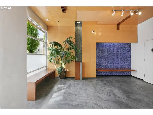 533 NE HOLLADAY ST #701, Portland, OR 97232