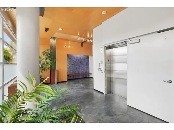 533 NE HOLLADAY ST #701, Portland, OR 97232