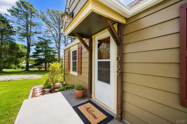 1039 Combs Cove DR, Forest, VA 24551