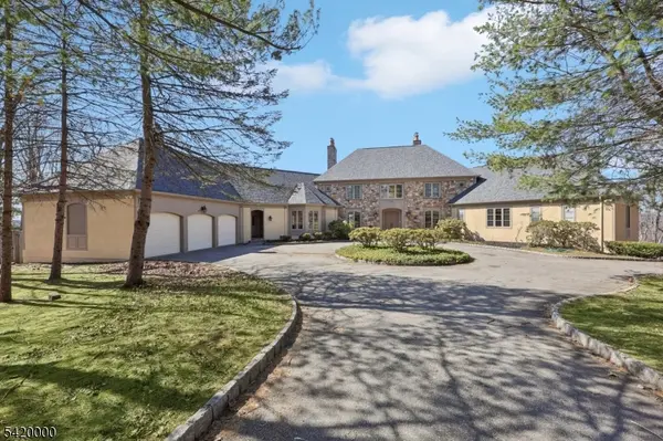 29 Hilltop Rd, Kinnelon Boro, NJ 07405