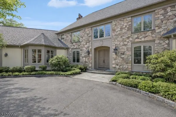 29 Hilltop Rd, Kinnelon Boro, NJ 07405