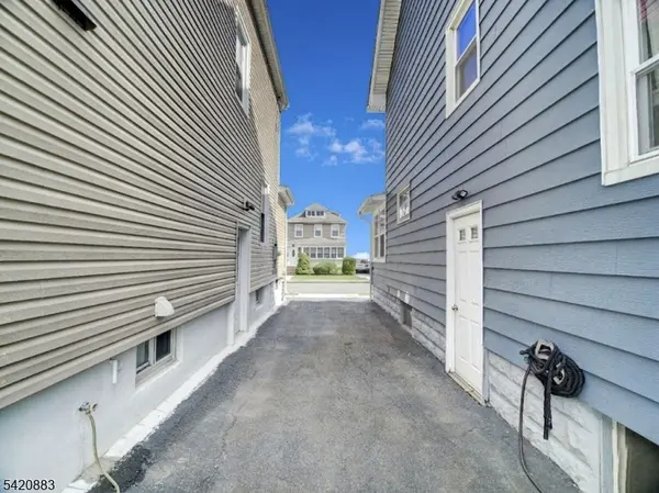 210 Pershing Ave, Roselle Park Boro, NJ 07204