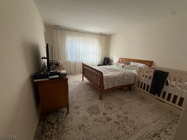 710 N Oaks Blvd, North Brunswick Twp., NJ 08902