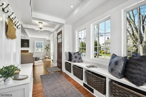 42 Locust Dr, Summit City, NJ 07901