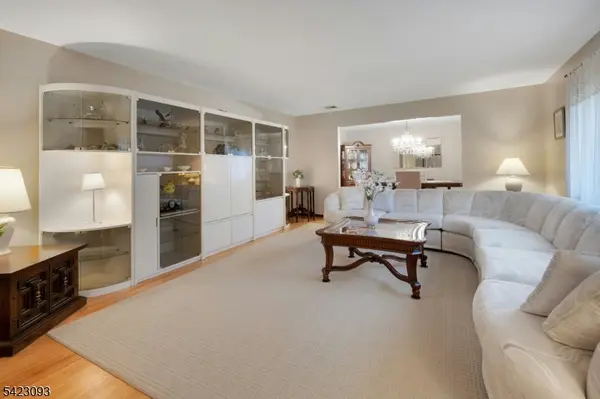 3 Pilgrim Dr, Roxbury Twp., NJ 07876