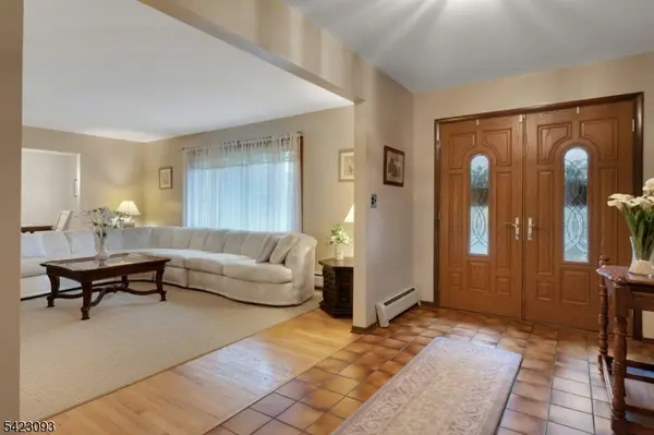 3 Pilgrim Dr, Roxbury Twp., NJ 07876