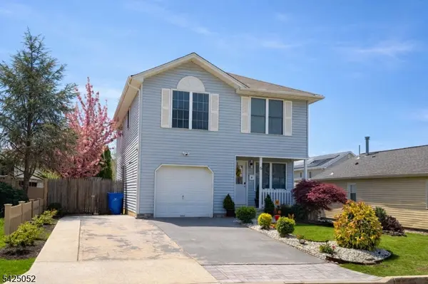 6 Ives Ct, Monroe Twp., NJ 08831