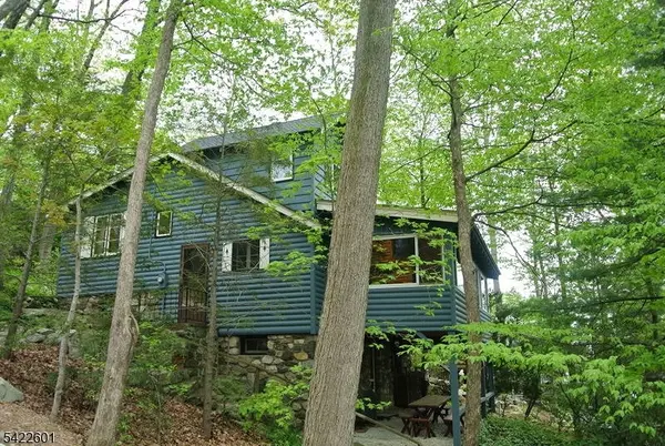 1193 Lakeside Dr E, Vernon Twp., NJ 07422