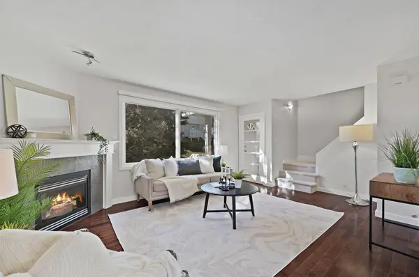 571 Killarney Glen CT SW, Calgary, AB T3E7H4