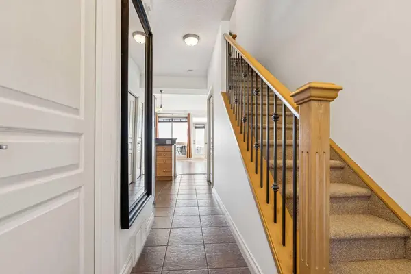 117 Rockyledge VW NW #15, Calgary, AB T3G5X1