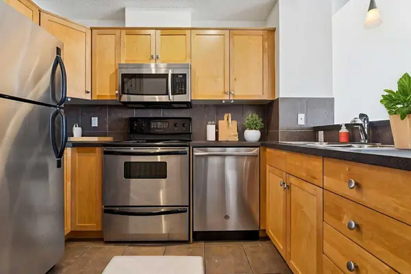 117 Rockyledge VW NW #15, Calgary, AB T3G5X1