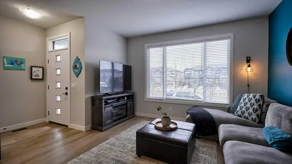 155 Wolf Hollow PARK SE, Calgary, AB T2X 4M8