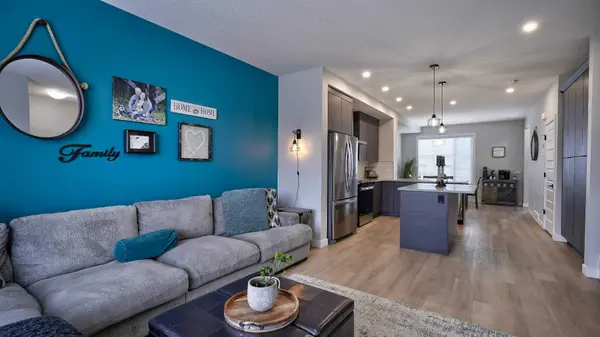 155 Wolf Hollow PARK SE, Calgary, AB T2X 4M8