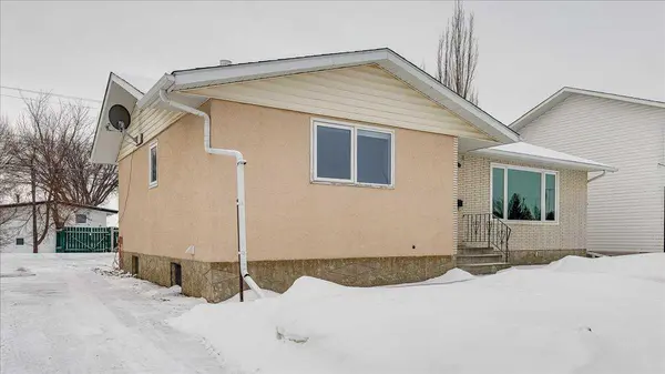 5439 47 AVE, Lacombe, AB T4L 1M9