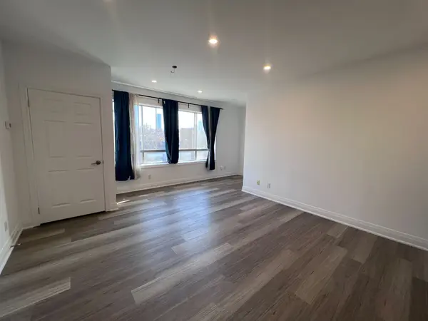 409 College ST #6, Toronto C01, ON M5T 1T1