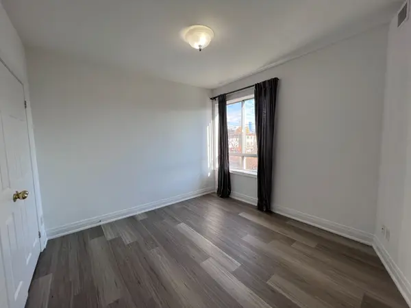 409 College ST #6, Toronto C01, ON M5T 1T1