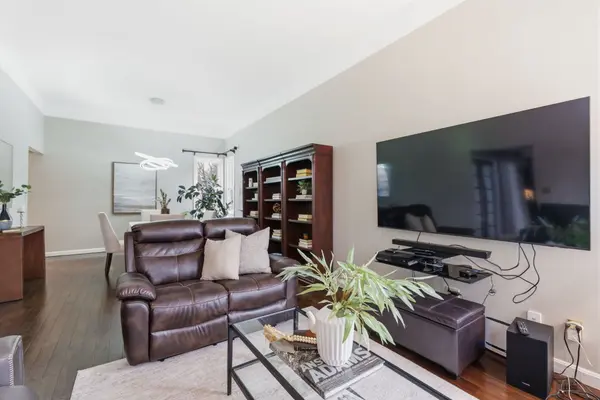 209 Darcy ST, Oshawa, ON L1G 3B9