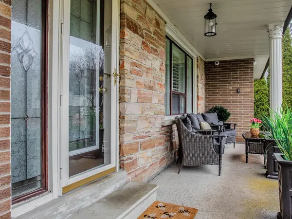 8 Miner CIR, Markham, ON L3R 1Y1