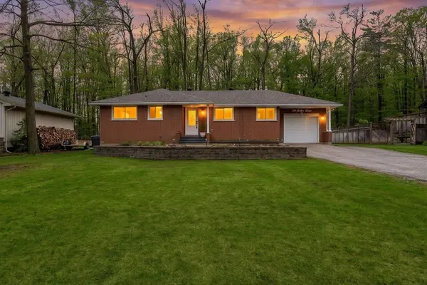 30 Jodies LN, Springwater, ON L0L 1X1