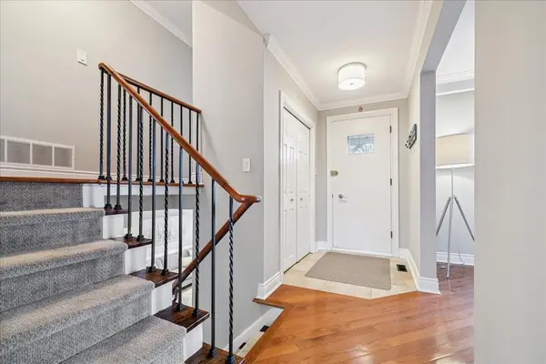 319 Erindale DR, Burlington, ON L7L 4T3