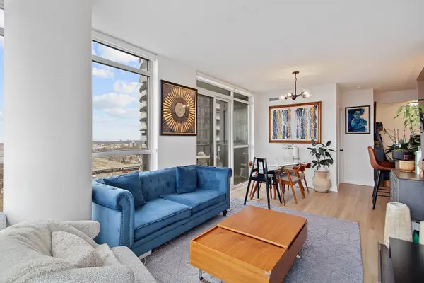 9 Valhalla Inn RD #1802, Toronto W08, ON M9B 1S9