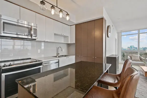 9 Valhalla Inn RD #1802, Toronto W08, ON M9B 1S9