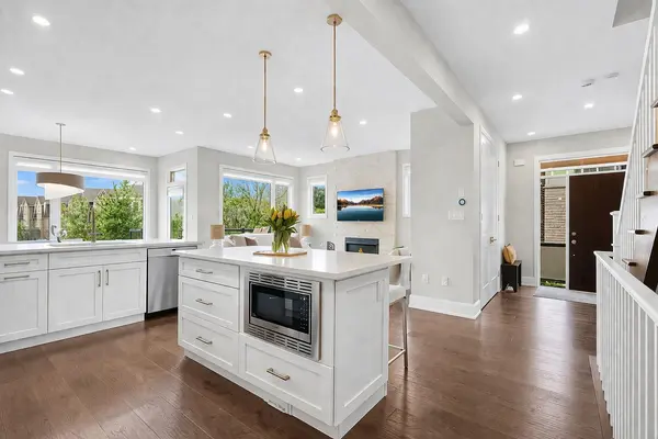 3042 Creekshore Common #19, Oakville, ON L6M 0Y6