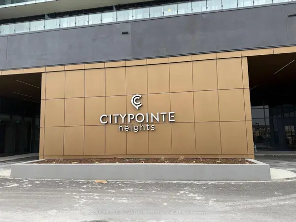 15 Skyridge DR #1206, Brampton, ON L6P 4S3