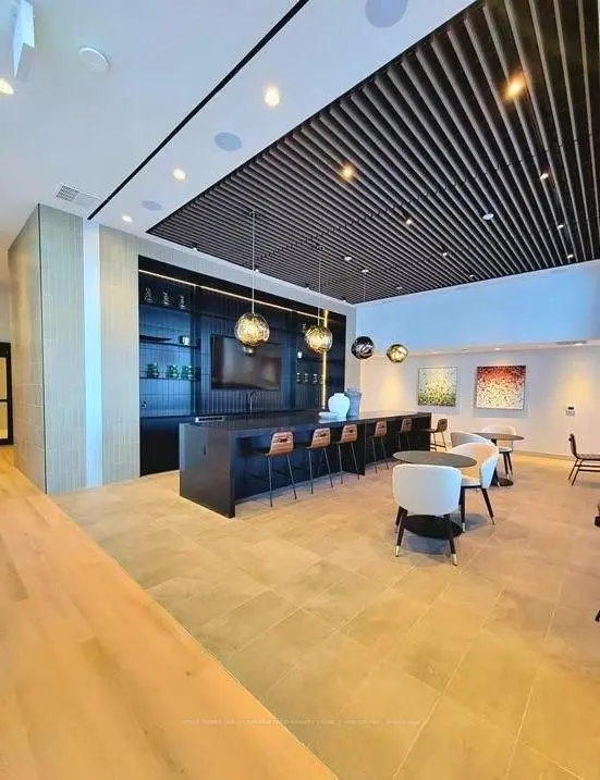 15 Skyridge DR #1206, Brampton, ON L6P 4S3