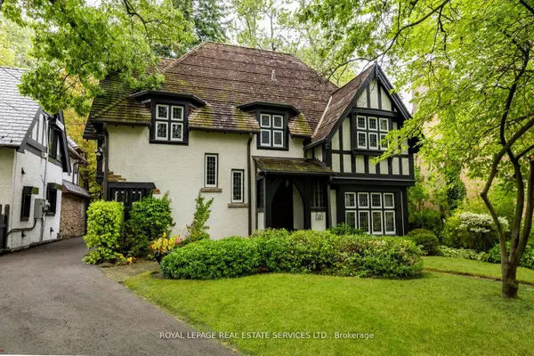 18 Queen Marys DR, Toronto W08, ON M8X 1S2