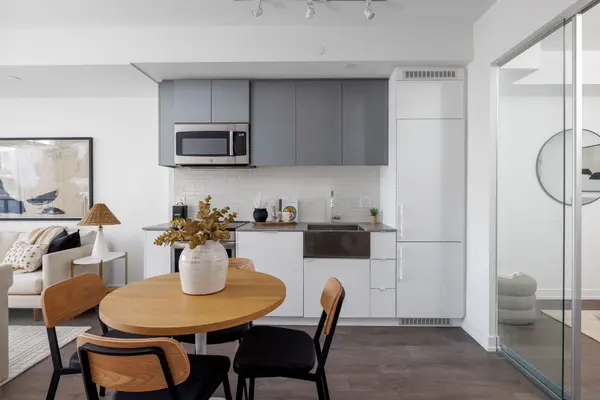 270 Dufferin ST #327, Toronto W01, ON M6K 0H8