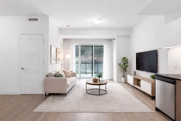 25 Neighbourhood LN #205, Toronto W07, ON M8Y 0C4