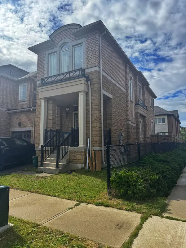 93 HUGUENOT RD N, Oakville, ON L6H 0M3