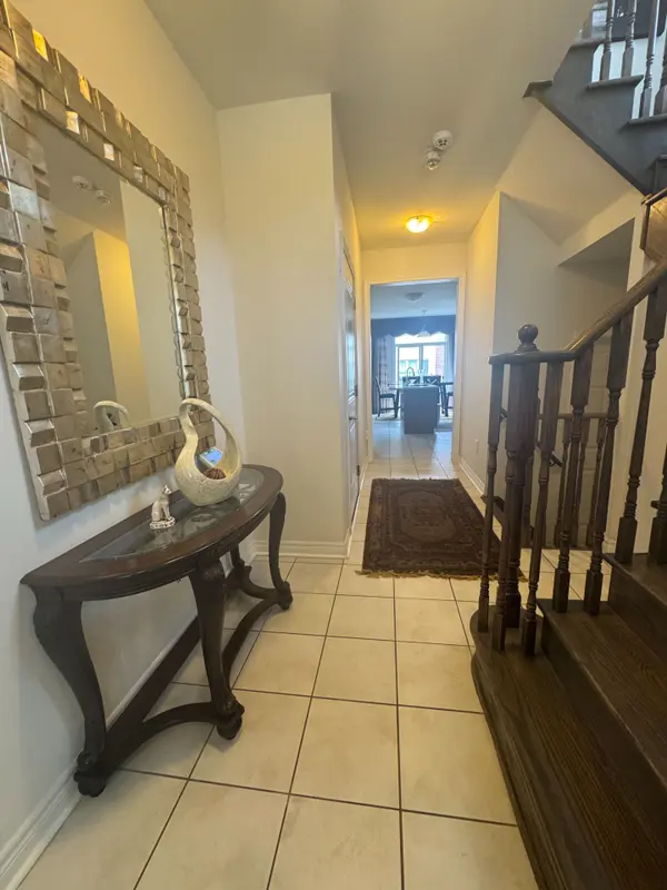 93 HUGUENOT RD N, Oakville, ON L6H 0M3