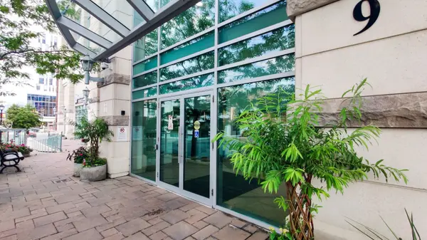 9 George ST #1109, Brampton, ON L6X 0T6