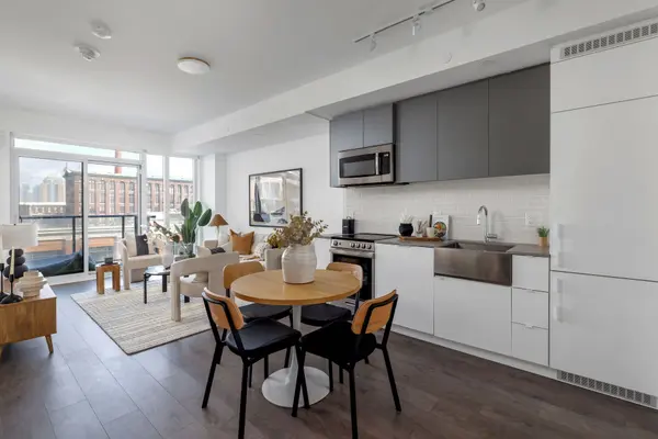 270 Dufferin ST #327, Toronto W01, ON M6K 0H8