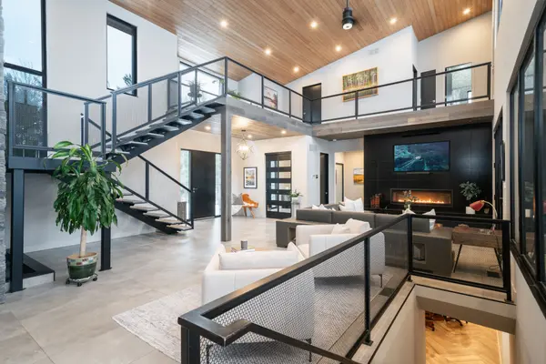 47B George Hunt Memorial DR W, Mcdougall, ON P2A 2W9