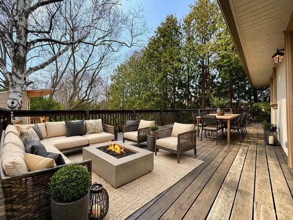 26 Hostein DR, Hamilton, ON L9G 2S5