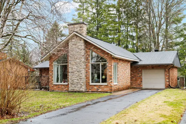 33 Rutherford CRES, Kanata, ON K2K 1N1