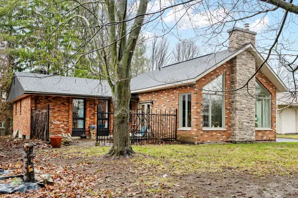 33 Rutherford CRES, Kanata, ON K2K 1N1