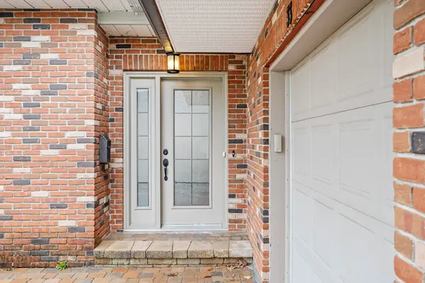 33 Rutherford CRES, Kanata, ON K2K 1N1