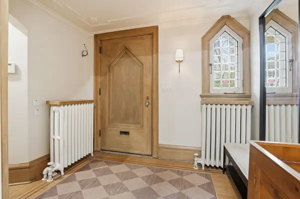 18 Inglewood DR, Hamilton, ON L8P 2T2