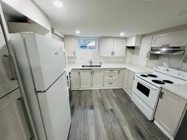 24 Manor RD #Lower, St. Catharines, ON L2N 3B5