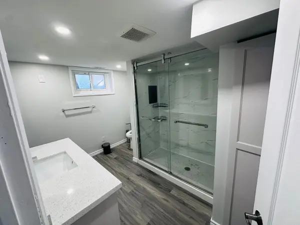 24 Manor RD #Lower, St. Catharines, ON L2N 3B5