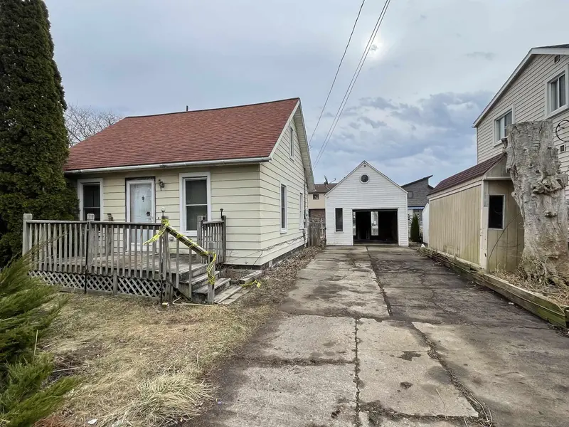 46440 Jefferson AVE, Chesterfield Twp, MI 48047