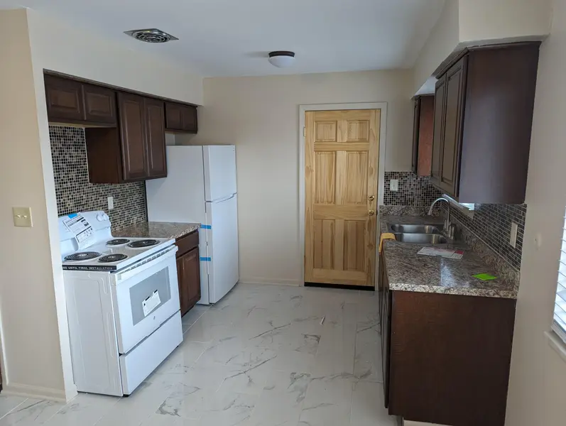 25337 S Montmartre CT #2, Oak Park City, MI 48237