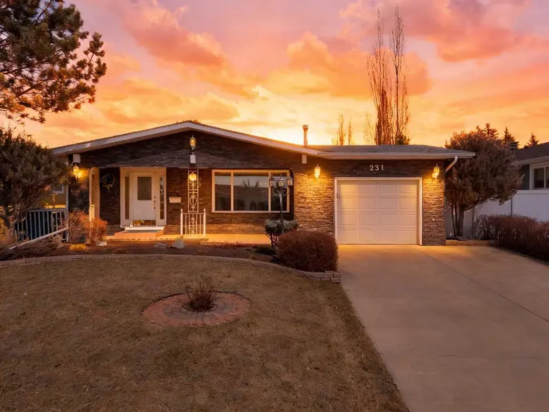 231 Barrett DR, Red Deer, AB T4R1H8