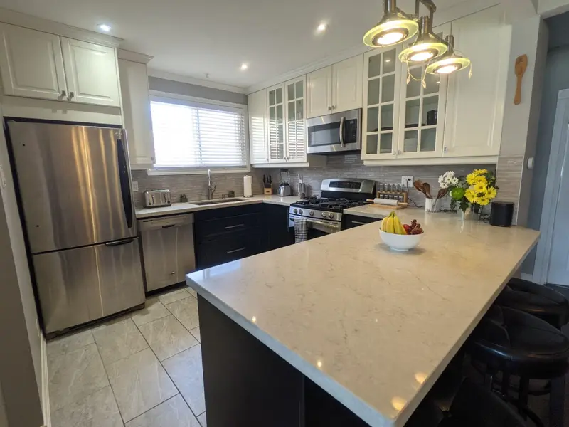 15 Thorncroft CRES, Ajax, ON L1S 2S1